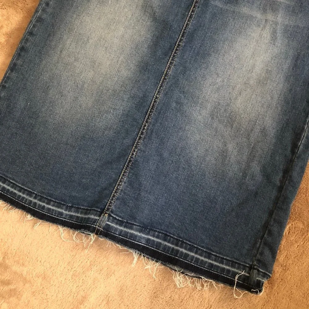 Kenneth Cole Reaction Moderna Denim Skirt - Picture 4 of 10
